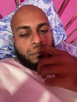 islandvybee55 online show from February 24, 2:09 am