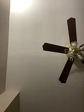 islandvybee55 online show from March 17, 12:48 am