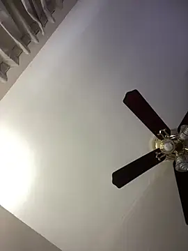 islandvybee55 online show from April 8, 2:06 pm