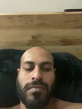 islandvybee55 online show from April 21, 4:12 pm