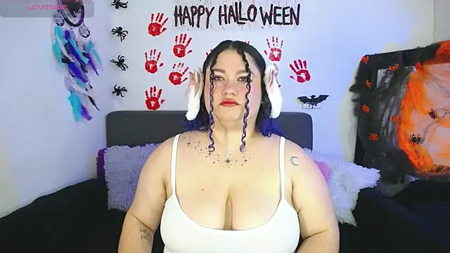 lunitaa0 online show from October 2, 1:12 am