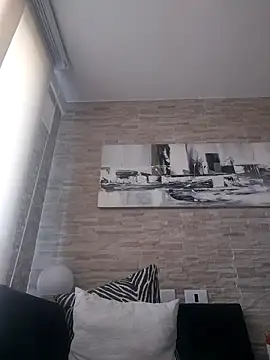 Latiinvenushot online show from April 20, 2:20 pm