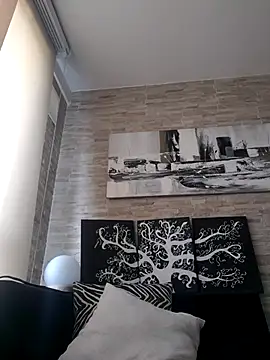 Latiinvenushot online show from April 21, 2:34 pm