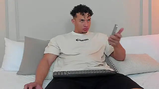 Dominick star online show from March 2, 3:24 am