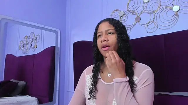 Snapshot of Sofi_Fox_ chatting on February 13, 11:39 am Sofi Fox online show from February 13, 11:39 am