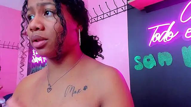 Snapshot of Sofi_Fox_ chatting on March 16, 6:01 pm Sofi Fox online show from March 16, 6:01 pm