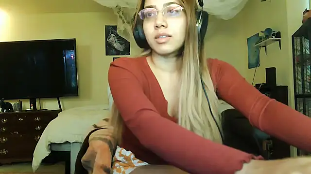 Snapshot of PolinaLoveX chatting on December 27, 9:43 pm PolinaLoveX online show from December 27, 9:43 pm