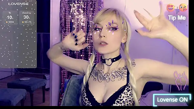 mischellemeow13 online show from December 22, 2:06 am