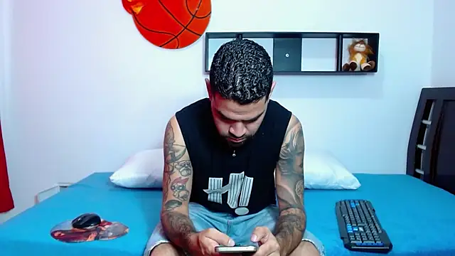 Snapshot of akeemdavid_05 chatting on March 17, 10:35 pm akeemdavid 05 online show from March 17, 10:35 pm