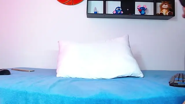 Snapshot of akeemdavid_05 chatting on March 19, 4:33 pm akeemdavid 05 online show from March 19, 4:33 pm