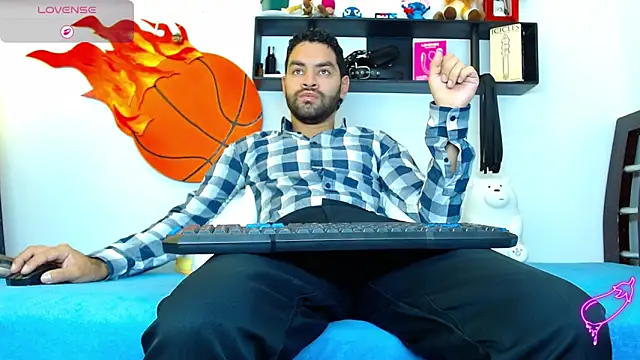 akeemdavid 05 online show from May 13, 6:38 pm