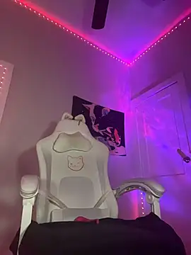 Snapshot of loveluna8 chatting on October 25, 11:51 am loveluna8 online show from October 25, 11:51 am