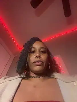 Snapshot of loveluna8 chatting on October 31, 8:26 am loveluna8 online show from October 31, 8:26 am