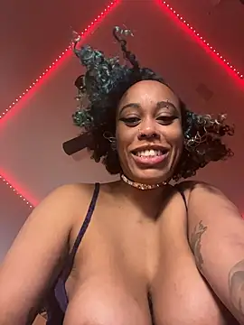 Snapshot of loveluna8 chatting on November 3, 11:48 pm loveluna8 online show from November 3, 11:48 pm