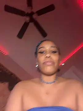 Snapshot of loveluna8 chatting on November 4, 11:59 pm loveluna8 online show from November 4, 11:59 pm