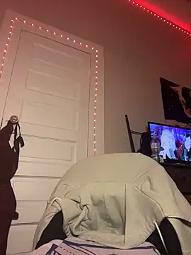 Snapshot of loveluna8 chatting on November 18, 9:47 am loveluna8 online show from November 18, 9:47 am