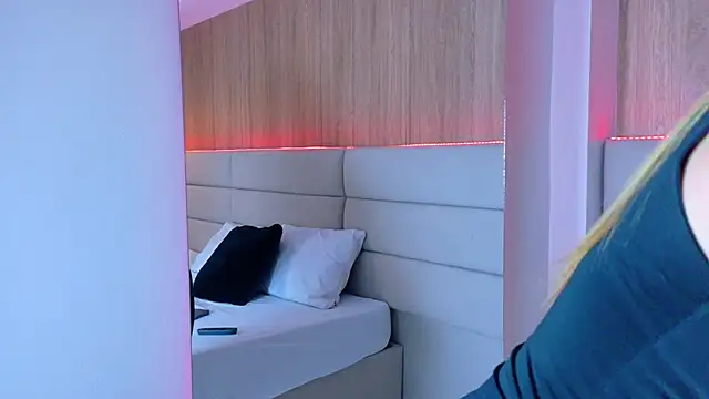 ValeSwift online show from September 13, 12:27 pm