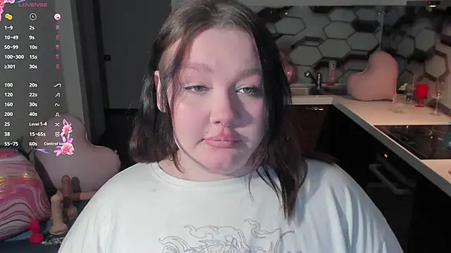 Snapshot of LilyBelll chatting on February 18, 12:50 am LilyBelll online show from February 18, 12:50 am