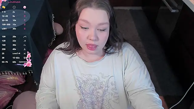 Snapshot of LilyBelll chatting on February 20, 6:37 am LilyBelll online show from February 20, 6:37 am