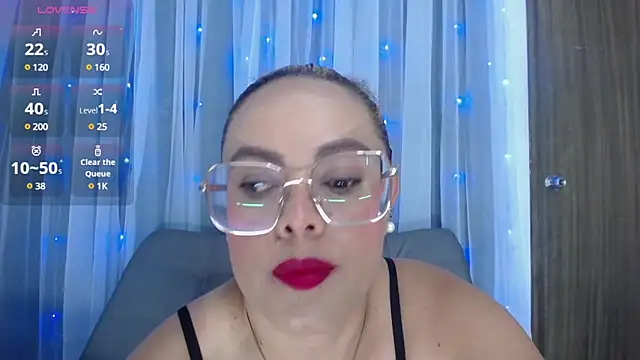 AdelyGinn online show from December 22, 1:33 pm