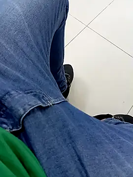 Snapshot of sigiloso69 chatting on March 18, 6:15 pm sigiloso69 online show from March 18, 6:15 pm