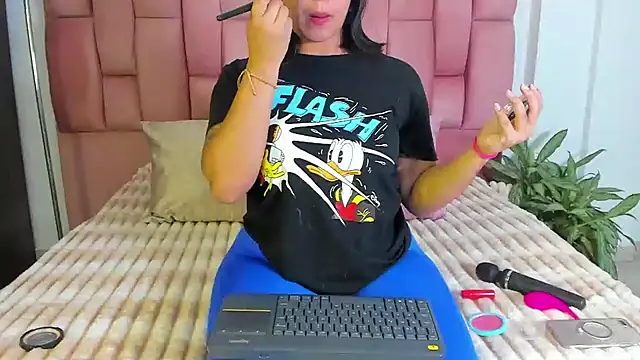 EmmaRossem online show from February 7, 7:49 pm