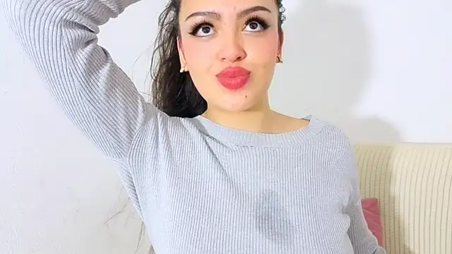 Snapshot of Sweet-Sophiee chatting on October 12, 10:53 pm Sweet-Sophiee online show from October 12, 10:53 pm