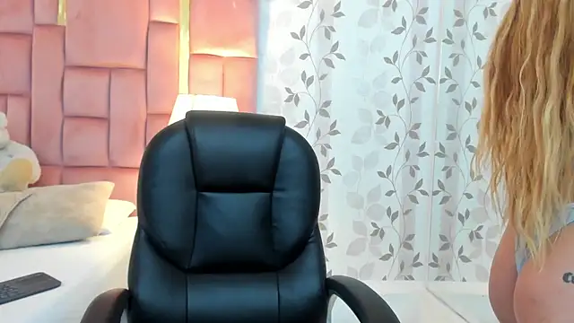 AmbarSantany online show from April 20, 9:05 pm