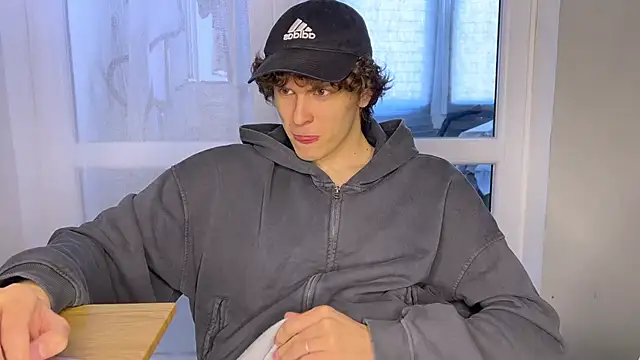 alyx garden online show from April 24, 10:50 am