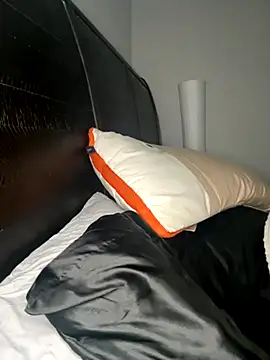 Kinkbitch25 online show from December 4, 9:12 pm