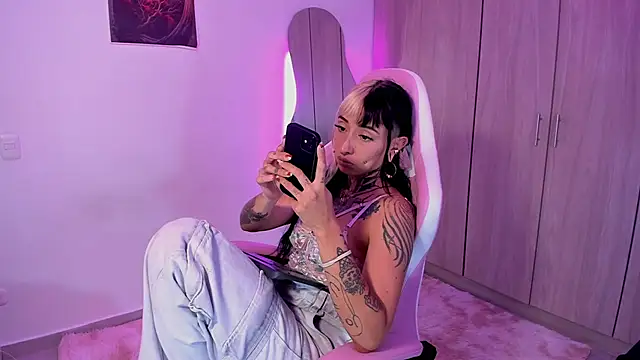 Snapshot of HollyHudsonn chatting on March 14, 7:34 pm HollyHudsonn online show from March 14, 7:34 pm