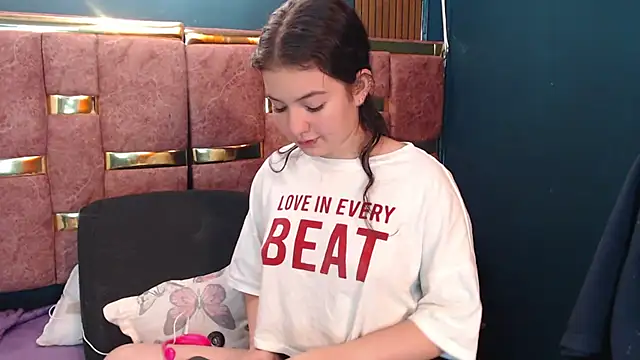 lilimini032 online show from April 14, 8:04 pm