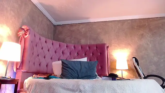 Snapshot of GabyPetit chatting on February 1, 4:22 pm GabyPetit online show from February 1, 4:22 pm