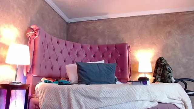 Snapshot of GabyPetit chatting on February 3, 8:03 pm GabyPetit online show from February 3, 8:03 pm