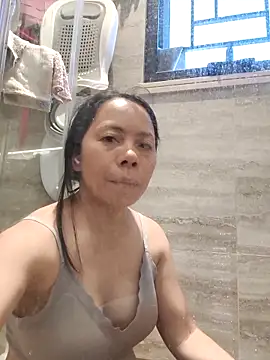 Snapshot of doggiepossession chatting on November 17, 5:13 am doggiepossession online show from November 17, 5:13 am