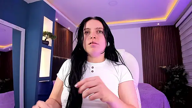 Snapshot of Lucy_Smith2 chatting on January 29, 7:15 am Lucy Smith2 online show from January 29, 7:15 am