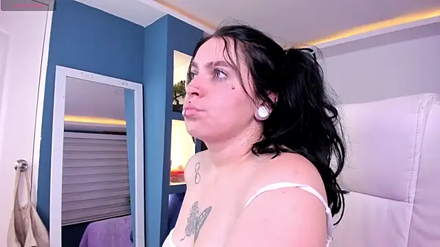 Snapshot of Lucy_Smith2 chatting on February 7, 3:34 am Lucy Smith2 online show from February 7, 3:34 am