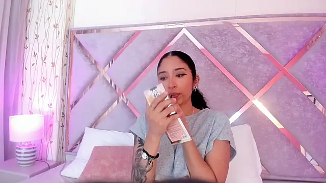 Snapshot of _lanna_jhonson_ chatting on December 31, 11:31 am  lanna jhonson  online show from December 31, 11:31 am