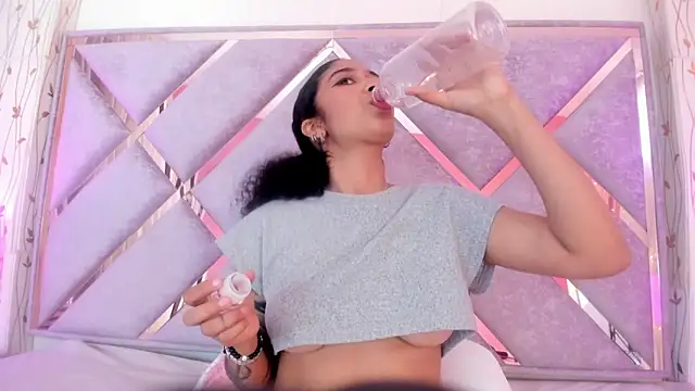 Snapshot of _lanna_jhonson_ chatting on December 31, 2:36 pm  lanna jhonson  online show from December 31, 2:36 pm