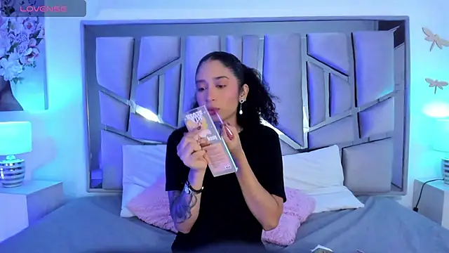 Snapshot of _lanna_jhonson_ chatting on February 6, 11:32 am  lanna jhonson  online show from February 6, 11:32 am