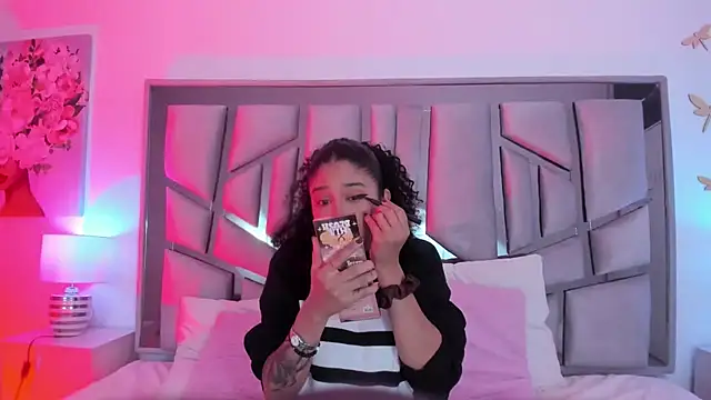 Snapshot of _lanna_jhonson_ chatting on February 18, 12:17 pm  lanna jhonson  online show from February 18, 12:17 pm