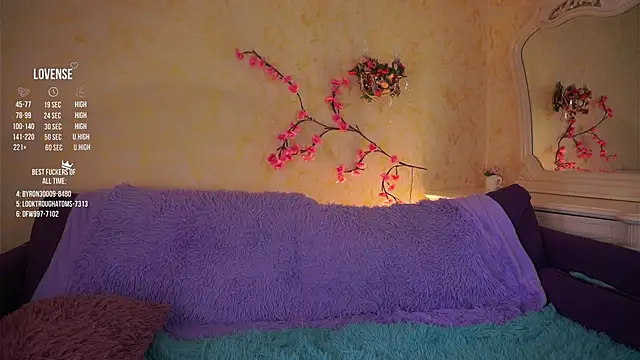 GillianDowdey online show from April 22, 4:15 am