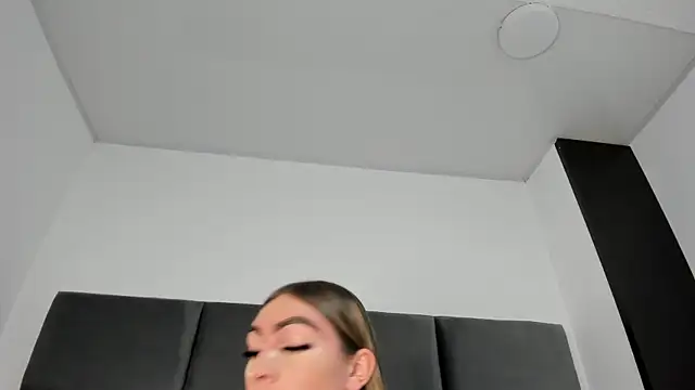 Lizz Luna online show from November 29, 6:44 pm