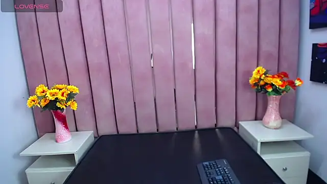 Snapshot of EmilyyEvans_ chatting on February 8, 3:00 pm EmilyyEvans online show from February 8, 3:00 pm