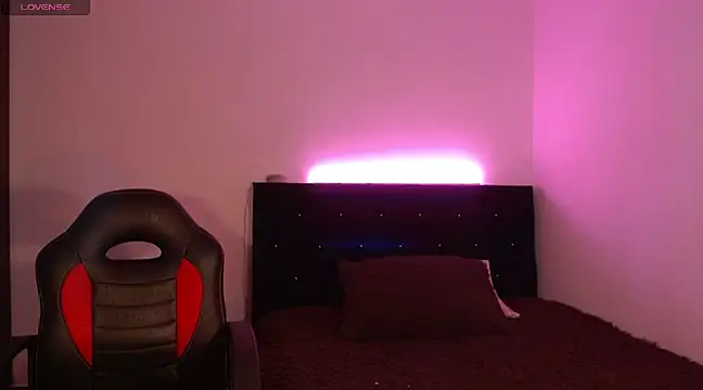 Snapshot of zarablare_ chatting on December 27, 3:31 am zarablare online show from December 27, 3:31 am