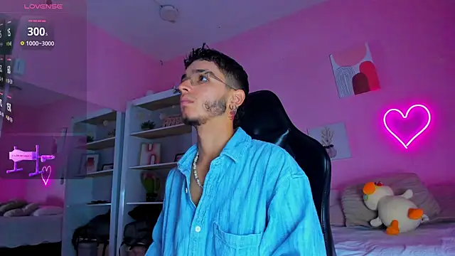 Ian Castillo  online show from March 17, 11:21 am