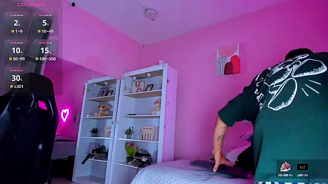 Ian Castillo  online show from September 9, 11:21 am