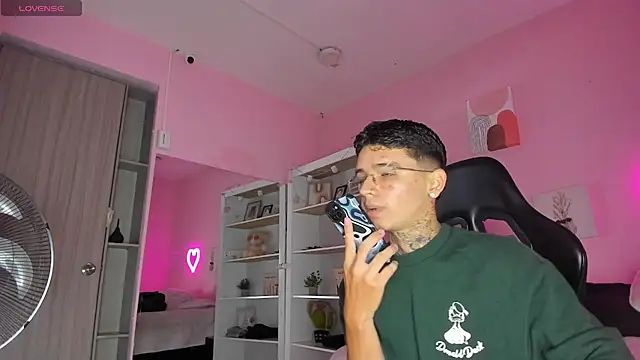 Ian Castillo  online show from September 25, 11:14 am