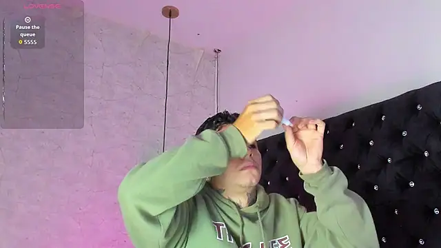 Ian Castillo  online show from October 2, 11:17 am