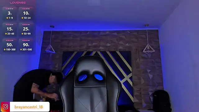 Ian Castillo  online show from April 20, 11:24 am